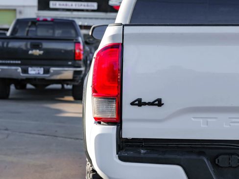 Used 2021 Toyota Tacoma SR5 w/ Trail Edition image 53