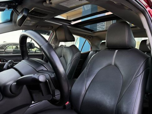 Used 2018 Toyota Camry XSE FWD image 23