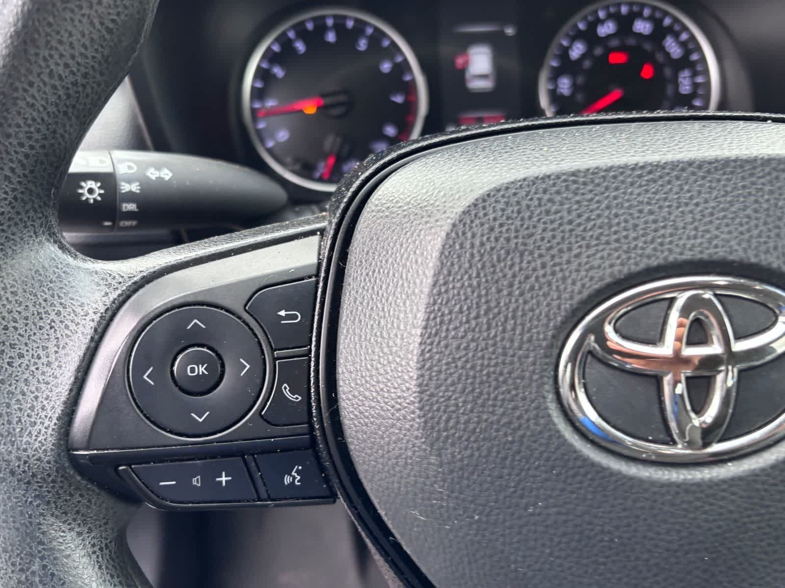 Used 2022 Toyota RAV4 LE FWD image 18