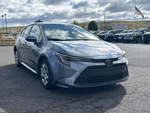 Certified 2025 Toyota Corolla LE FWD image 1