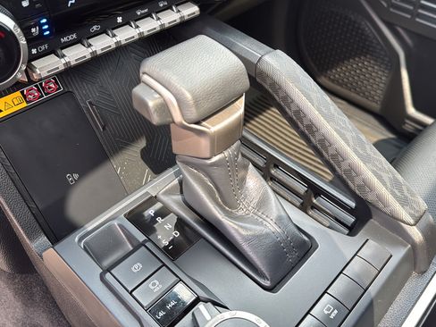 Used 2025 Toyota Tacoma Limited AWD/4WD image 27