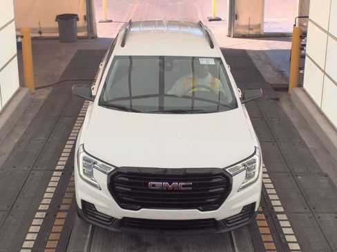Used 2022 GMC Terrain SLE w/ Elevation Edition image 2