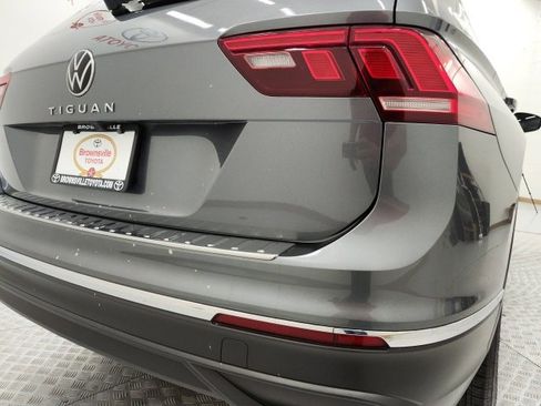 Used 2022 Volkswagen Tiguan SE w/ Panoramic Sunroof Package image 23