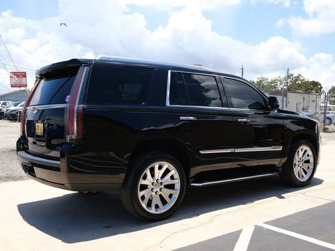 Used 2016 Cadillac Escalade Luxury AWD/4WD image 5