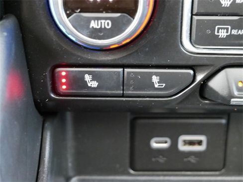 Used 2022 Chevrolet Suburban RST w/ Luxury Package image 18