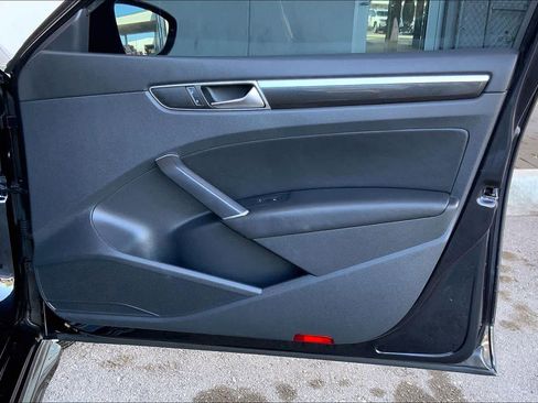 Used 2018 Volkswagen Passat GT image 23