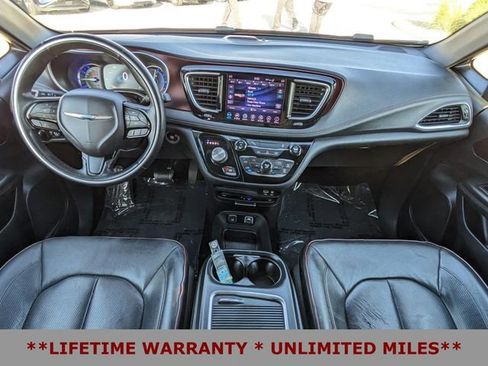 Used 2020 Chrysler Pacifica Limited image 17