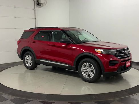 Certified 2020 Ford Explorer XLT w/ Comfort Package AWD/4WD image 9