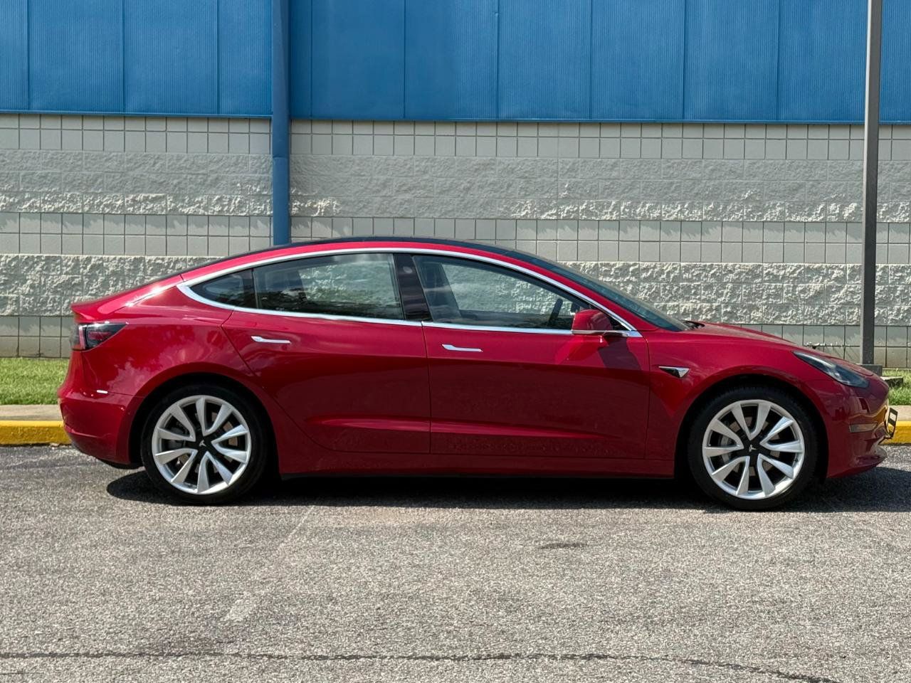Used 2017 Tesla Model 3 Long Range RWD image 4