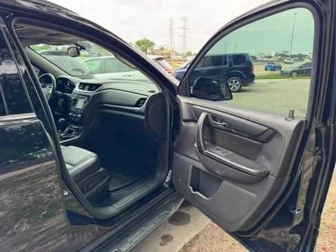 Used 2017 Chevrolet Traverse LT FWD image 23