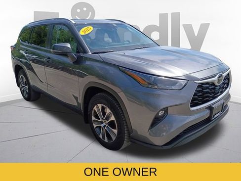 Used 2023 Toyota Highlander XLE AWD/4WD image 3
