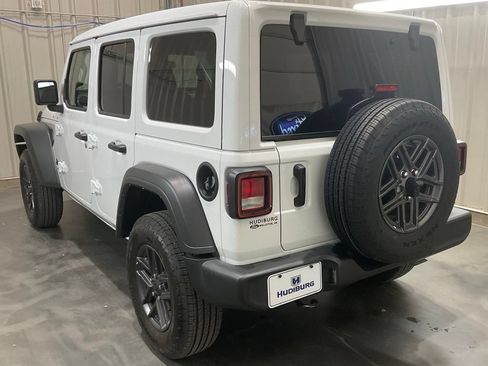 Used 2025 Jeep Wrangler Unlimited Sport AWD/4WD image 21