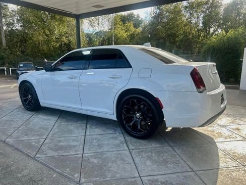 Used 2019 Chrysler 300 Touring w/ Sport Appearance Package image 2
