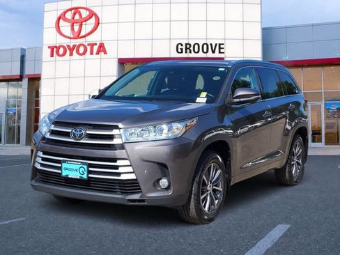 Used 2018 Toyota Highlander XLE AWD/4WD image 1