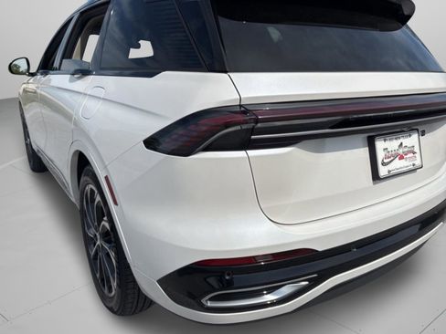 Used 2025 Lincoln Nautilus Reserve image 30