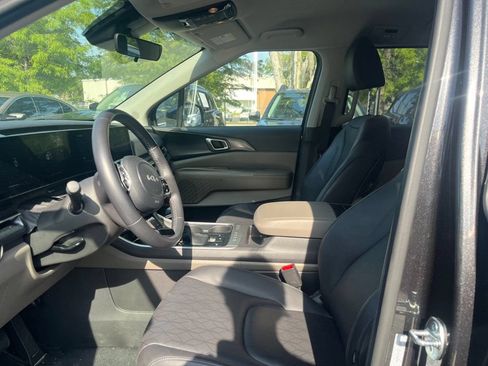 Used 2026 Kia Carnival FWD image 2