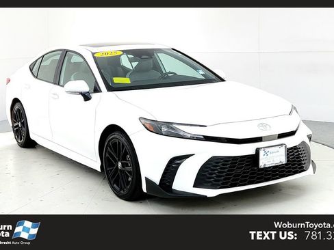 Used 2025 Toyota Camry Hybrid FWD image 1