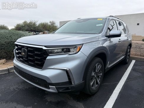 Certified 2025 Honda Pilot Touring image 2