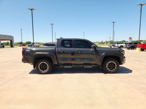 Used 2024 Toyota Tacoma TRD Off-Road w/ TRD Off Road Upgrade Package AWD/4WD image 7