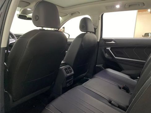 Used 2023 Volkswagen Tiguan SE w/ Panoramic Sunroof Package FWD image 20