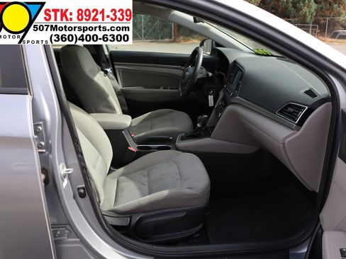 Used 2017 Hyundai Elantra SE image 18