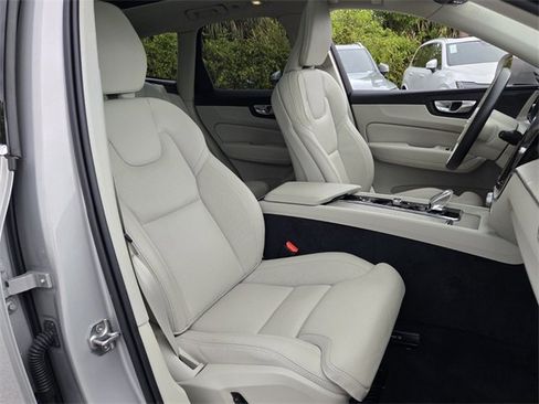 Certified 2022 Volvo XC60 B5 Inscription w/ Advanced Package image 20