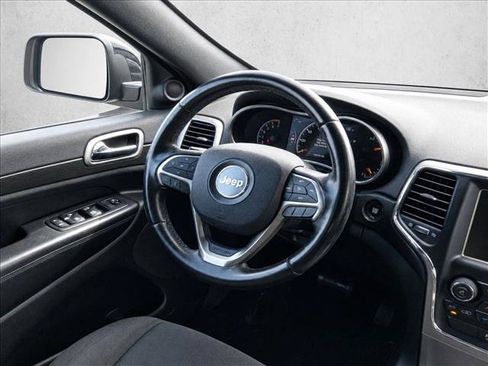 Used 2018 Jeep Grand Cherokee Laredo RWD image 23