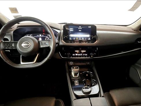 Used 2023 Nissan Rogue SL w/ SL Premium Package image 11