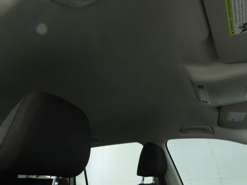 Used 2018 Volkswagen Tiguan S image 16