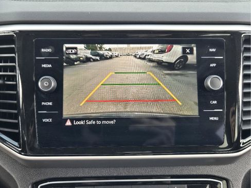 Used 2022 Volkswagen Atlas SEL R-Line AWD/4WD image 16