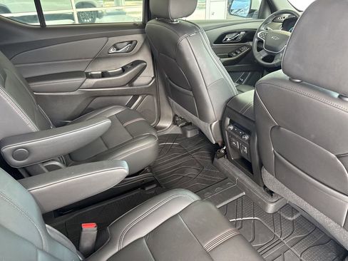Used 2023 Chevrolet Traverse RS image 24
