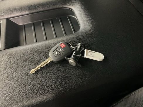 Used 2018 Toyota Tundra SR5 w/ TRD Off Road Package image 22