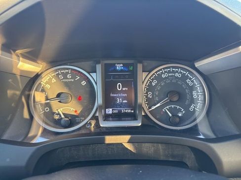 Used 2022 Toyota Tacoma SR5 w/ Technology Package image 9