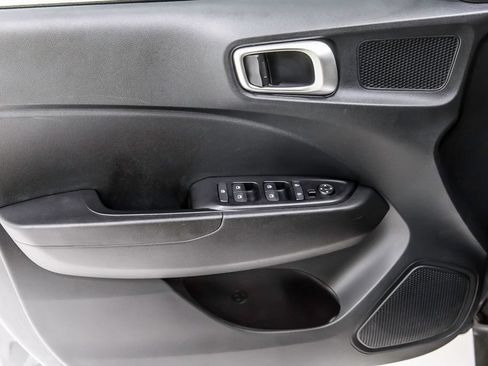 Used 2023 Hyundai Venue SEL FWD image 23