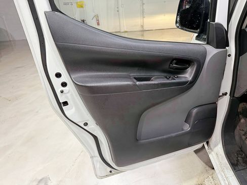 Used 2015 Nissan NV200 S image 19