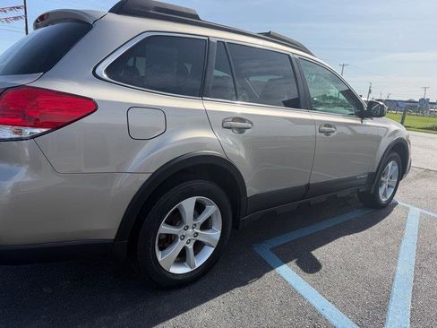 Used 2014 Subaru Outback 2.5i Limited w/ Moonroof Package AWD/4WD image 37