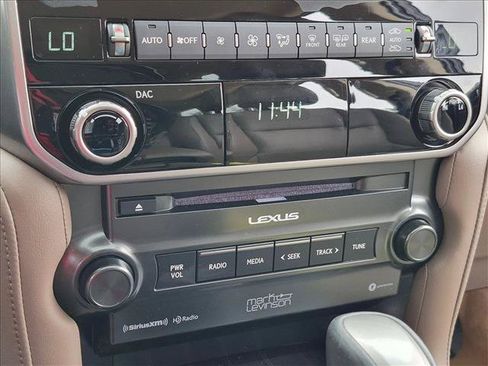 Used 2023 Lexus GX 460 Premium w/ Accessory Package AWD/4WD image 9