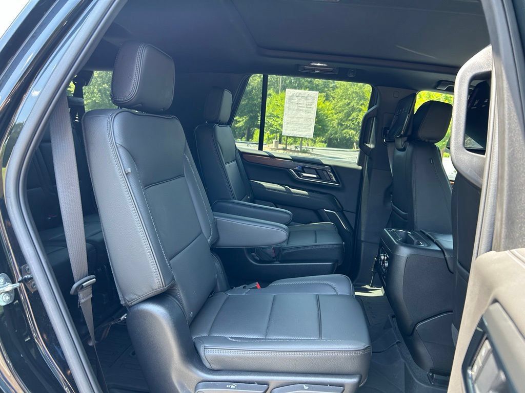 Used 2025 GMC Yukon Denali w/ Denali Reserve Package RWD image 55
