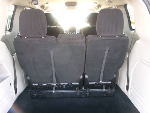 Used 2013 Dodge Grand Caravan SE image 21