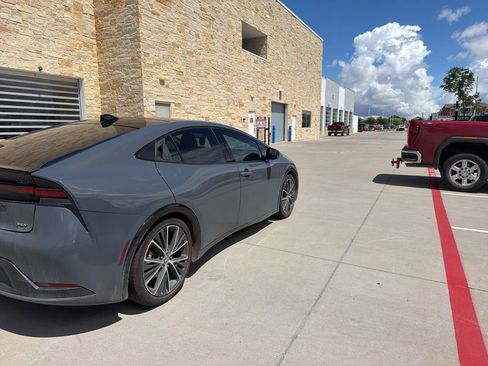 Used 2023 Toyota Prius Limited FWD image 5