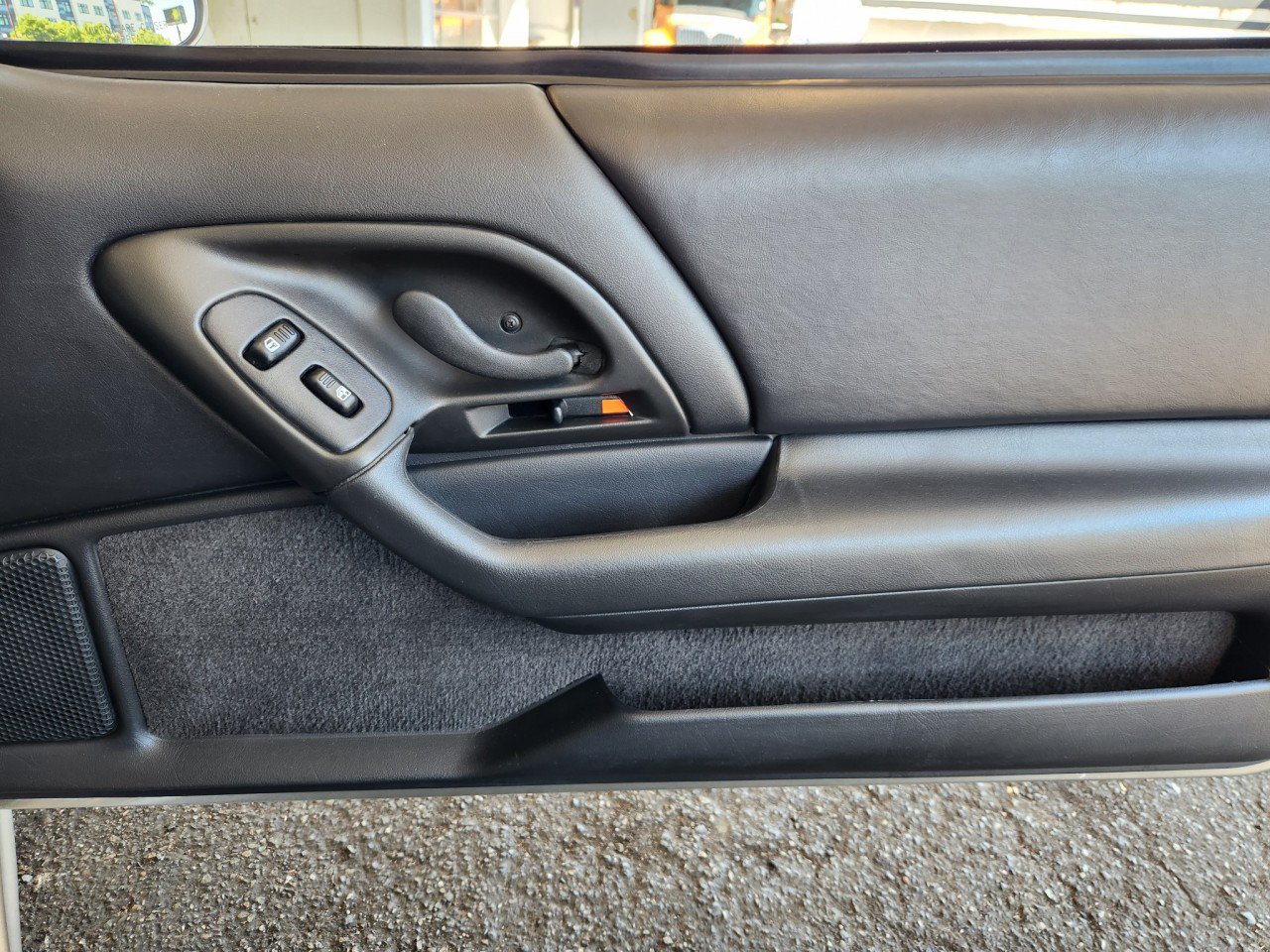 Used 2002 Chevrolet Camaro Z28 w/ Sport Appearance Pkg RWD image 12