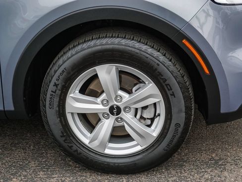 Certified 2023 Kia Sorento LX FWD image 10