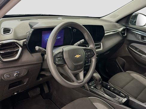 Used 2025 Chevrolet TrailBlazer LT AWD/4WD image 18