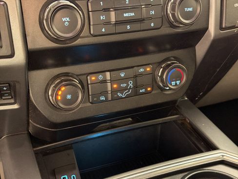 Used 2021 Ford F250 XLT w/ FX4 Off-Road Package AWD/4WD image 18