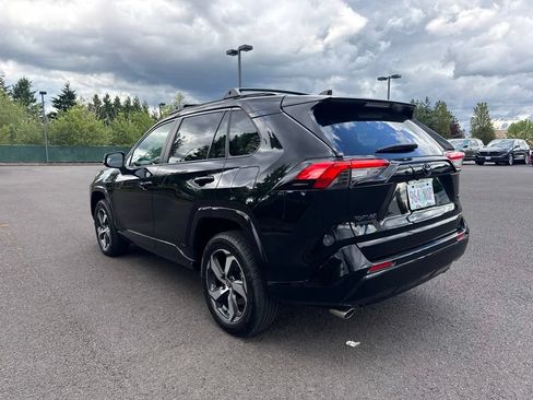 Used 2022 Toyota RAV4 SE w/ Weather & Moonroof Package AWD/4WD image 6