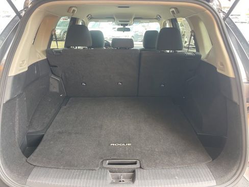 Used 2023 Nissan Rogue S image 16