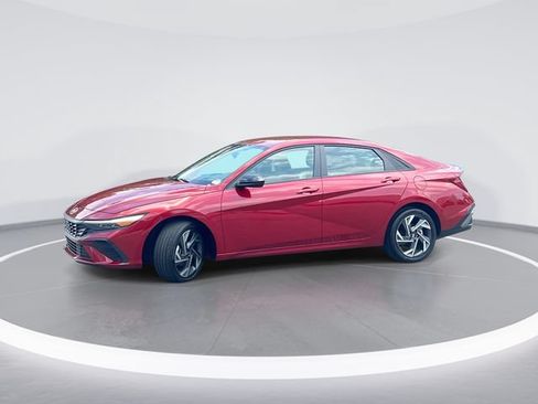 Certified 2025 Hyundai Elantra SEL FWD image 1
