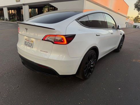 Used 2022 Tesla Model Y Performance image 3