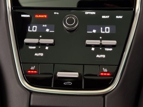 Used 2022 Porsche Panamera Turbo S w/ Premium Package image 40