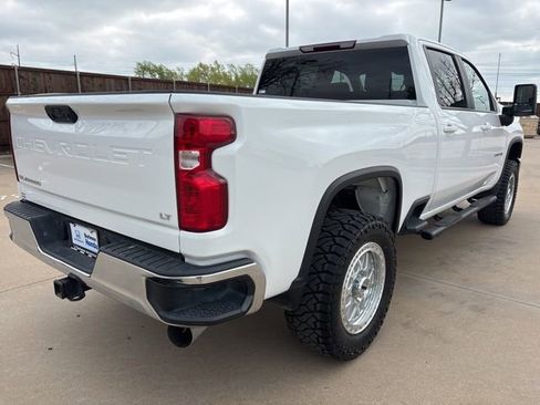 Used 2025 Chevrolet Silverado 2500 LT w/ Convenience Package AWD/4WD image 3